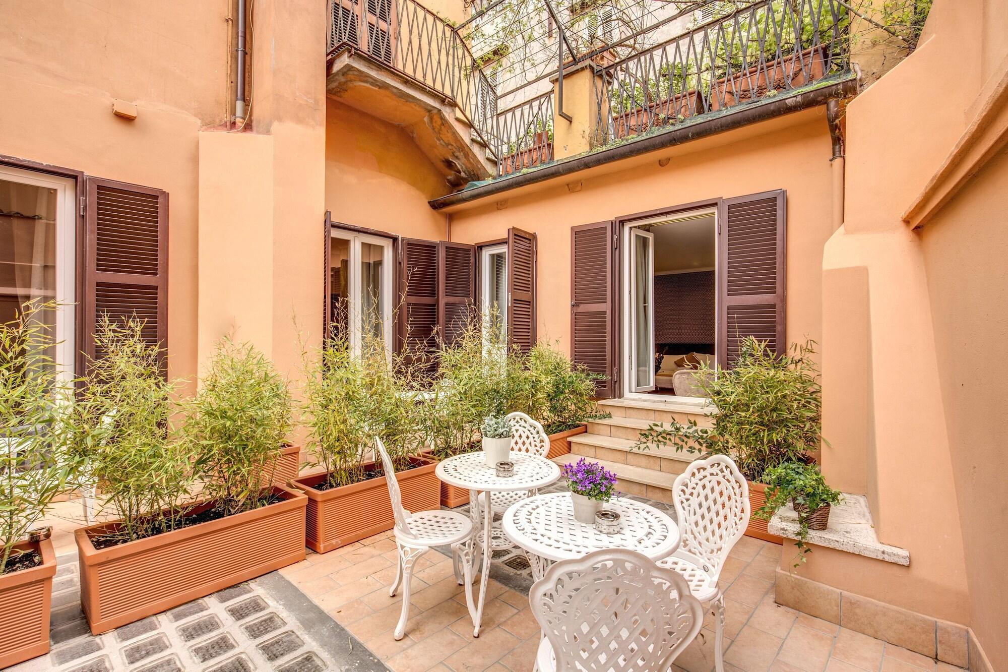 CHARME SPAGNA BOUTIQUE HOTEL ROME 3 Italy from 56 HOTELMIX